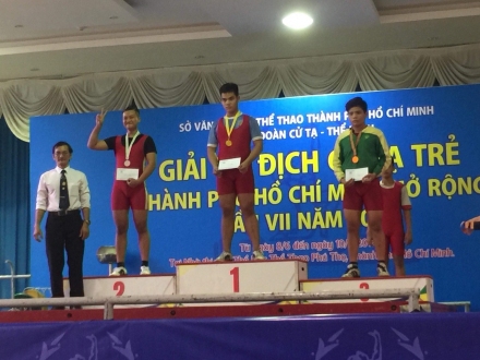 VĐV Tạ Minh Hiếu (Bình Phước) huy chương vàng nội dung cử đẩy tại giải Vô địch Cử tạ trẻ TP HCM mở rộng 2018