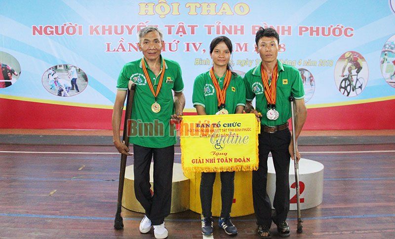 Các vận động viên: Trần Hoài Ngọc, Nguyễn Thị Kim, Trần Hữu Phúc góp phần quan trọng giúp đoàn thể thao người khuyết tật Bù Đăng đạt giải nhì toàn đoàn tại hội thao năm 2018