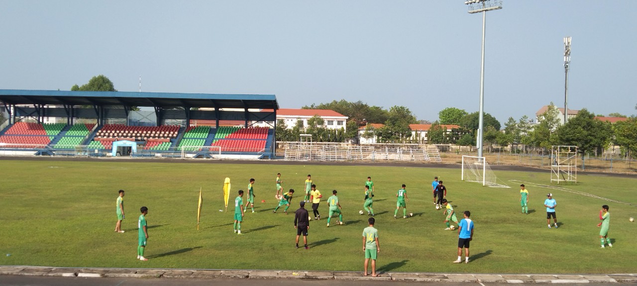 Các cầu thủ trẻ Bình Phước đang tích cực tập luyện để chuẩn bị cho giải đấu